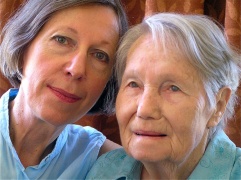 Filmo „Kartą mano motina“ (Once My Mother) režisierė Sophia Turkiewicz su savo motina